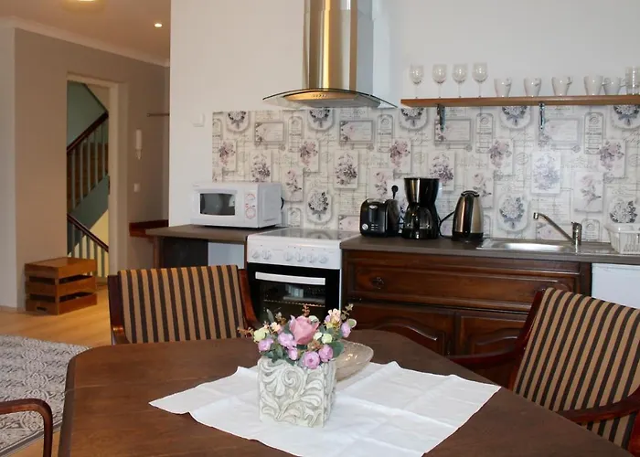 Aparthotel Austri 3*